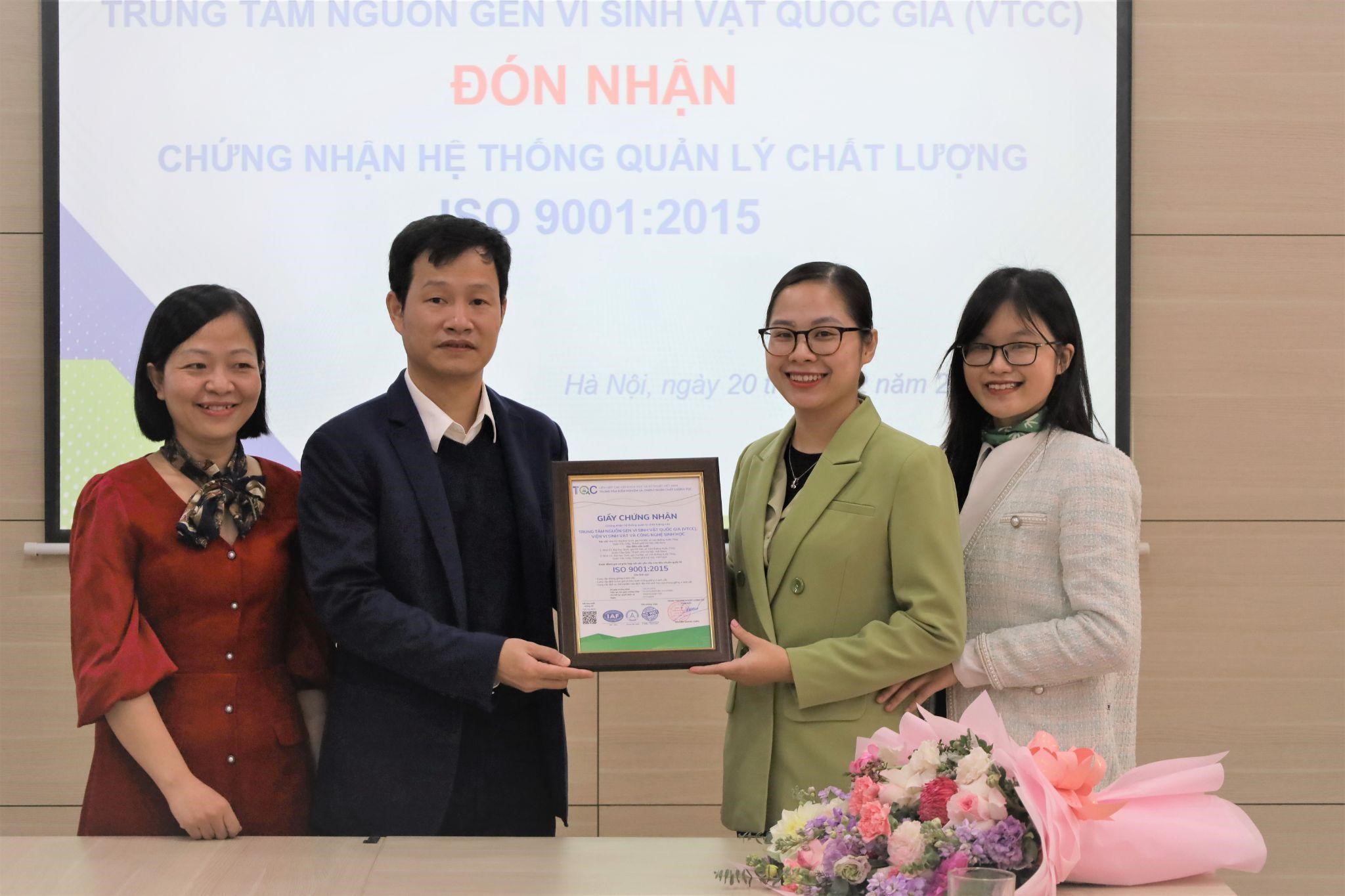 TQC trao chứng nhận ISO 9001:2015 cho Trung Tâm Nguồn Gen Vi Sinh Quốc Gia Năm 2022 | Uy Tín - Tốt Đẹp

